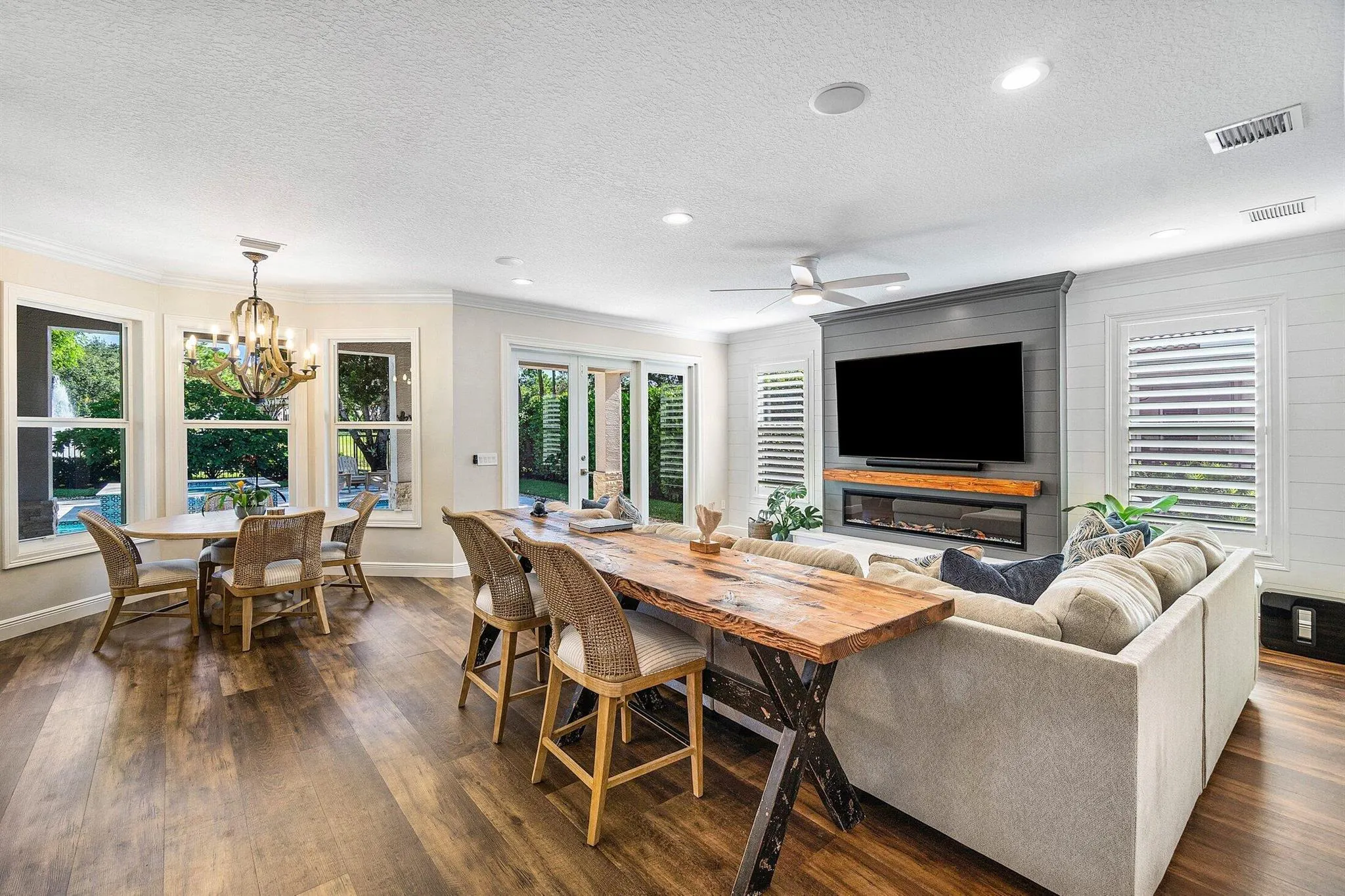 8911 Rockridge Glen Cove
