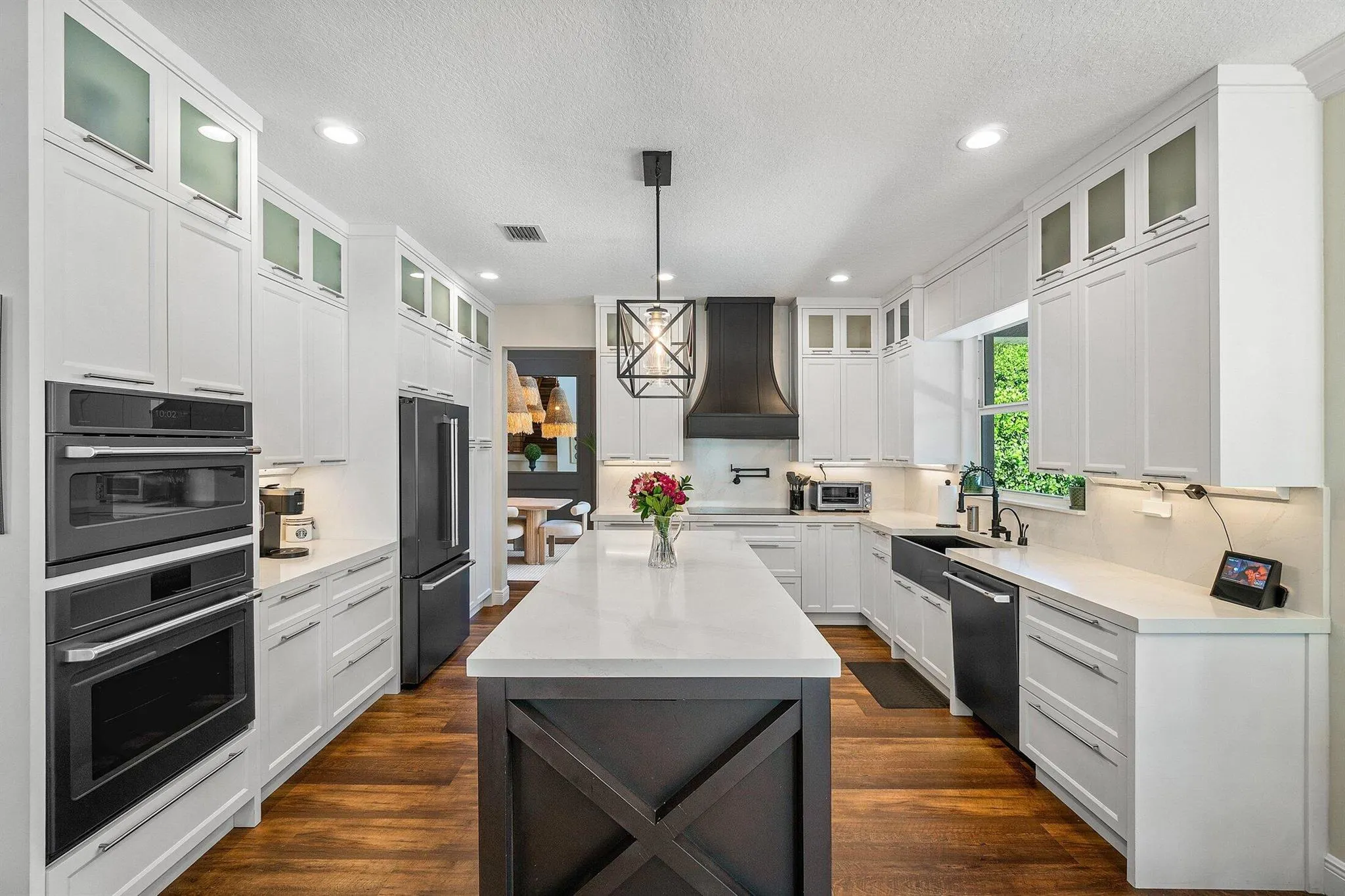 8911 Rockridge Glen Cove