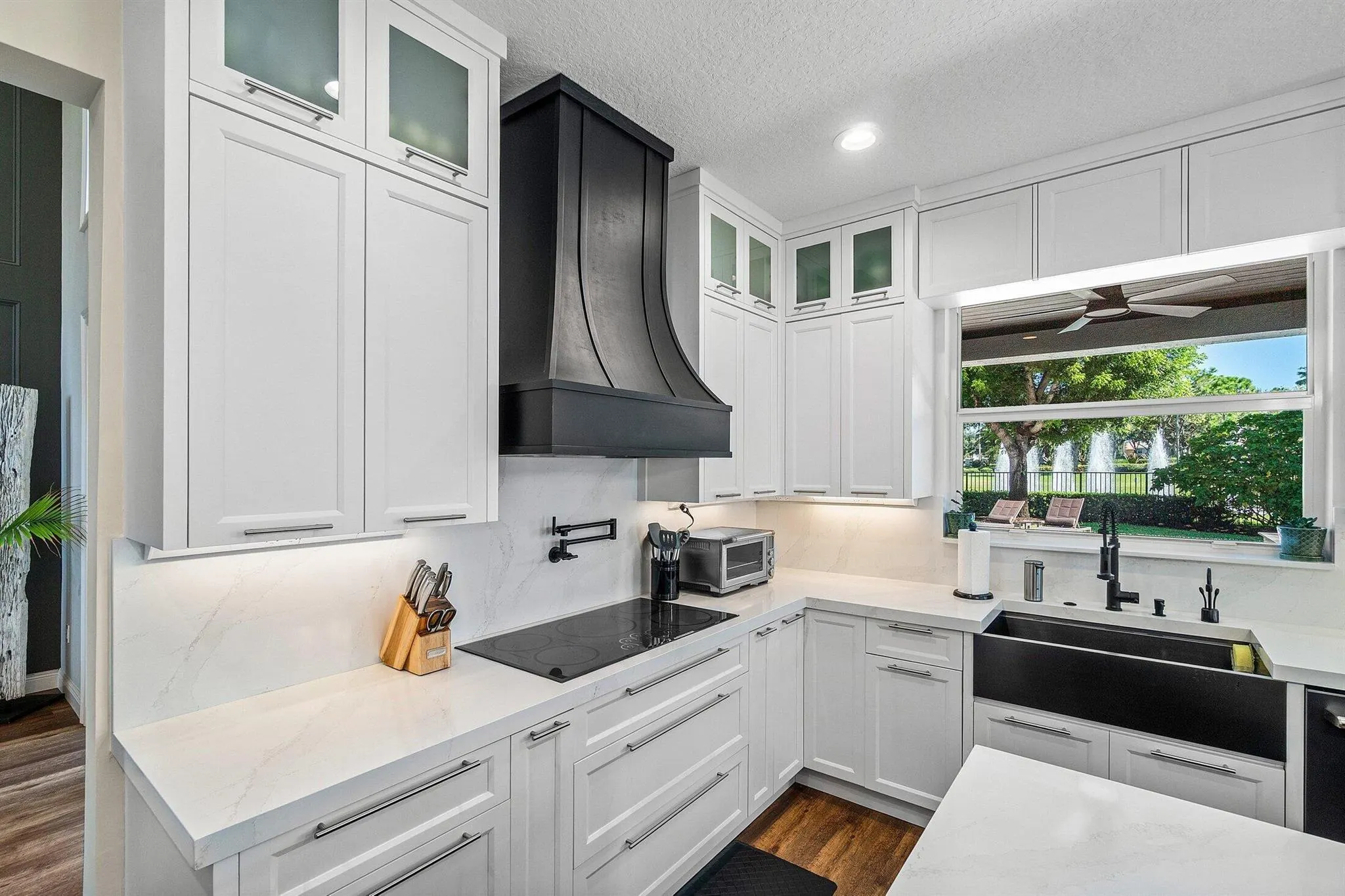 8911 Rockridge Glen Cove