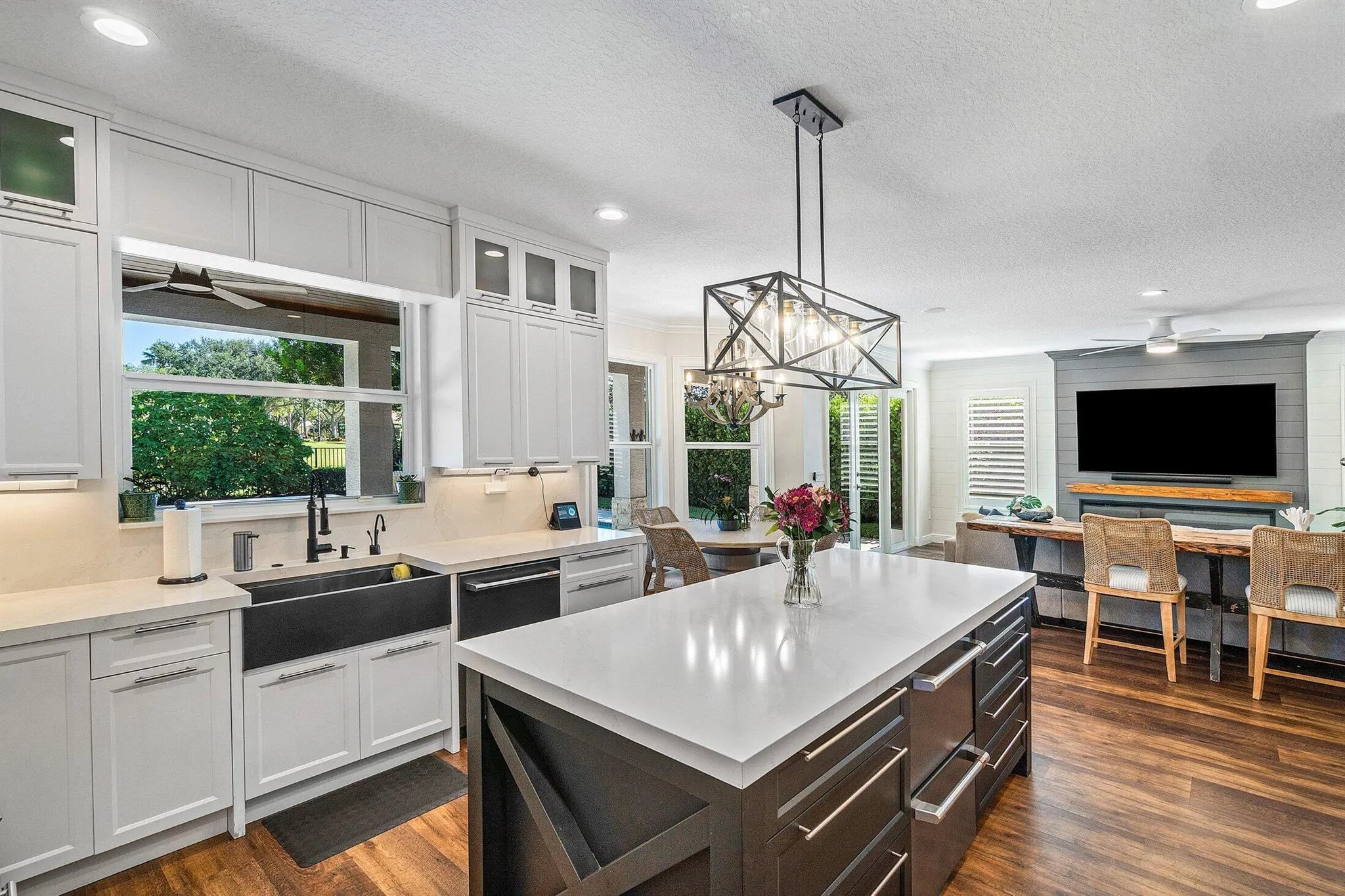 8911 Rockridge Glen Cove