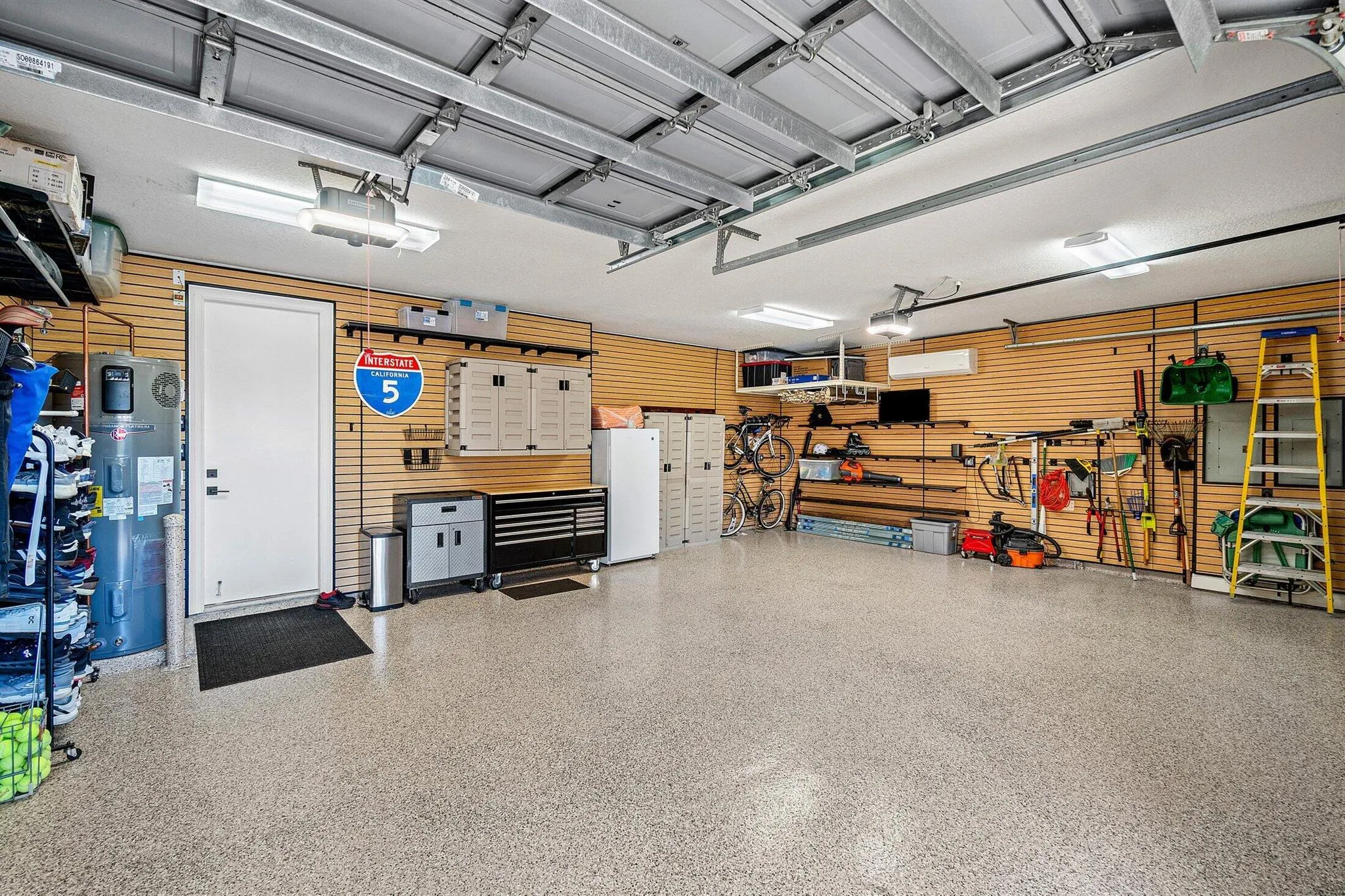 8911 Rockridge Glen Cove