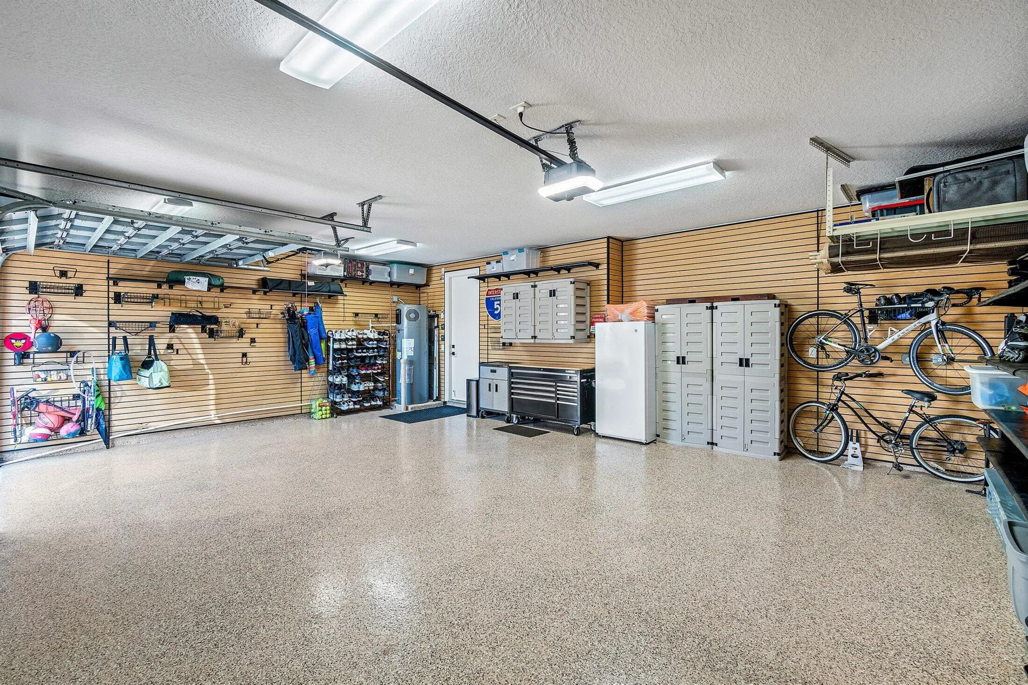 8911 Rockridge Glen Cove