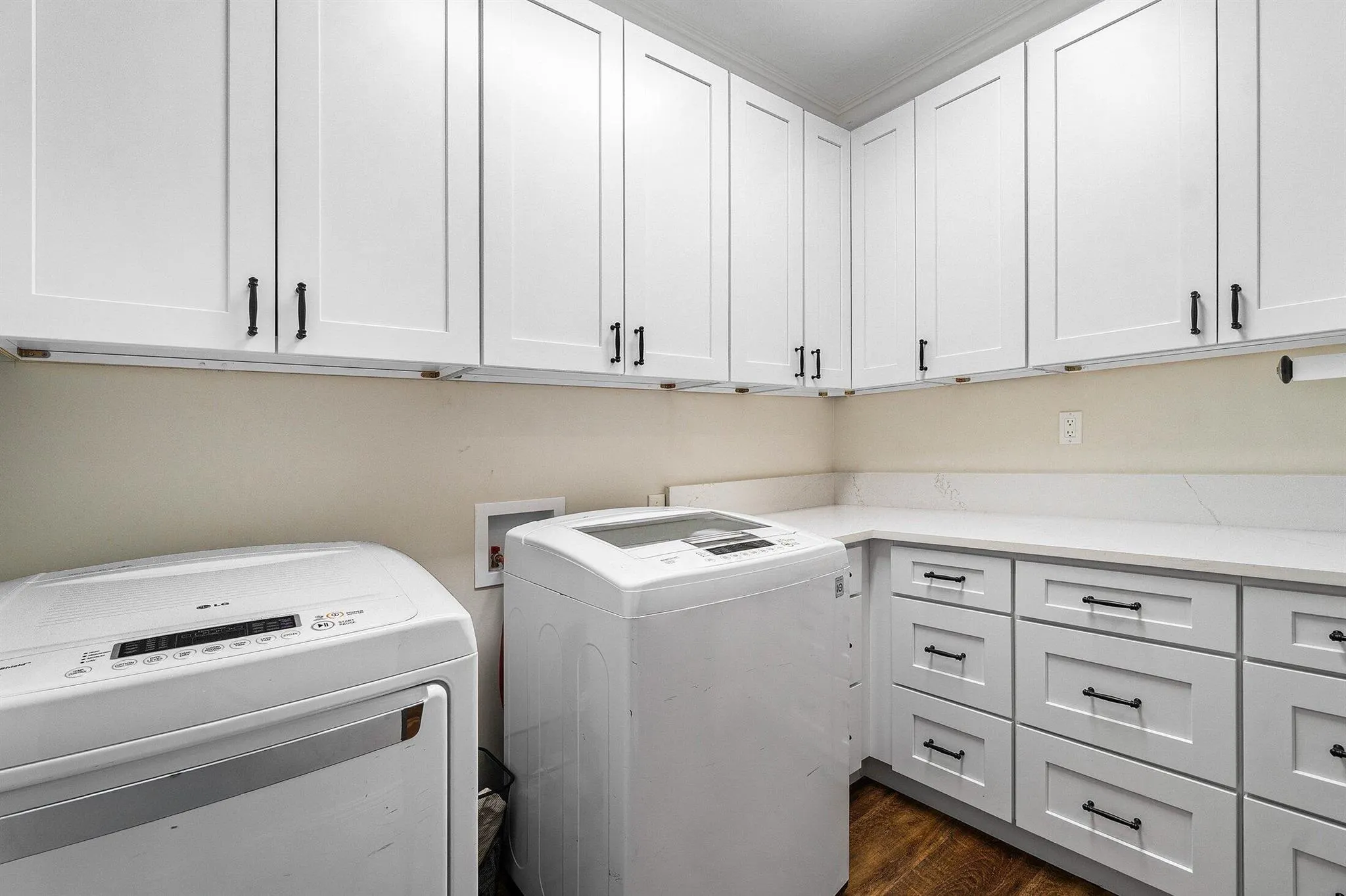 8911 Rockridge Glen Cove