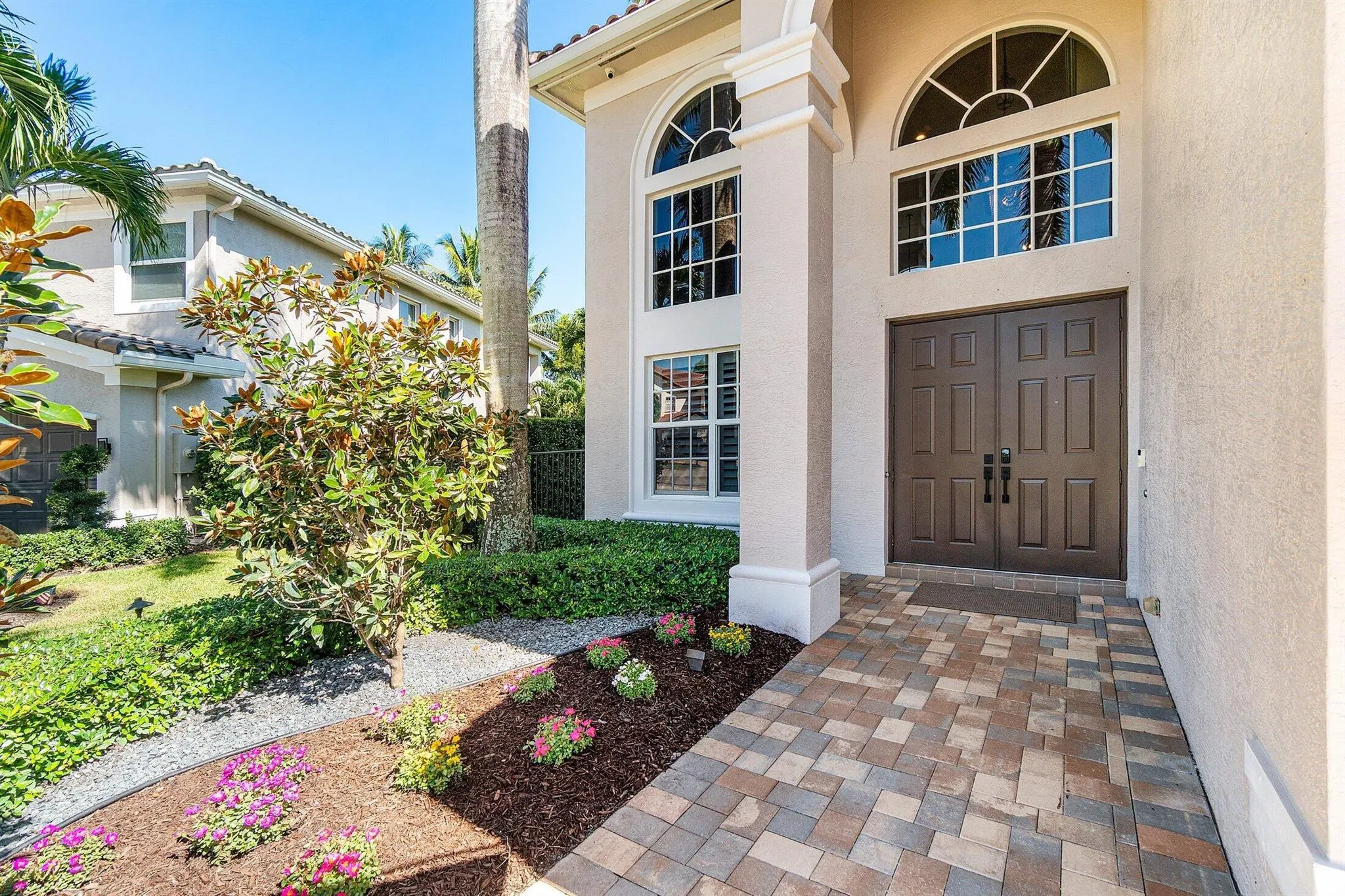 8911 Rockridge Glen Cove