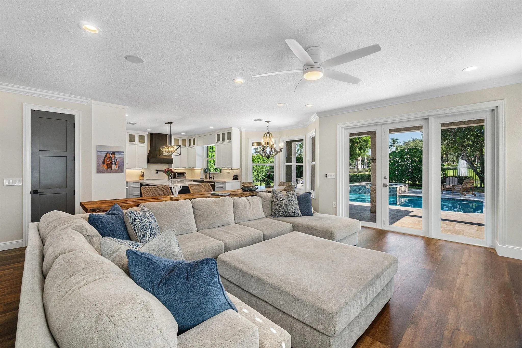 8911 Rockridge Glen Cove