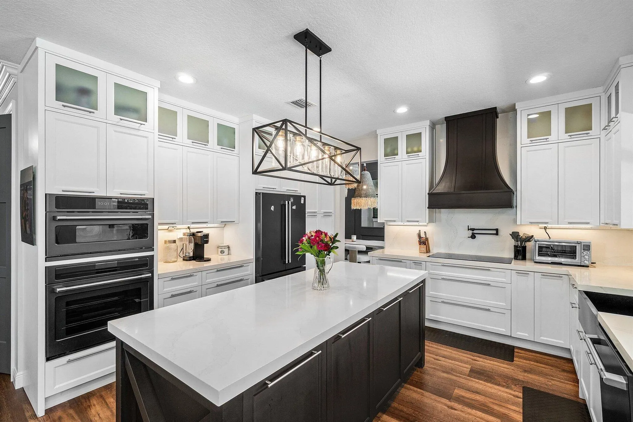 8911 Rockridge Glen Cove