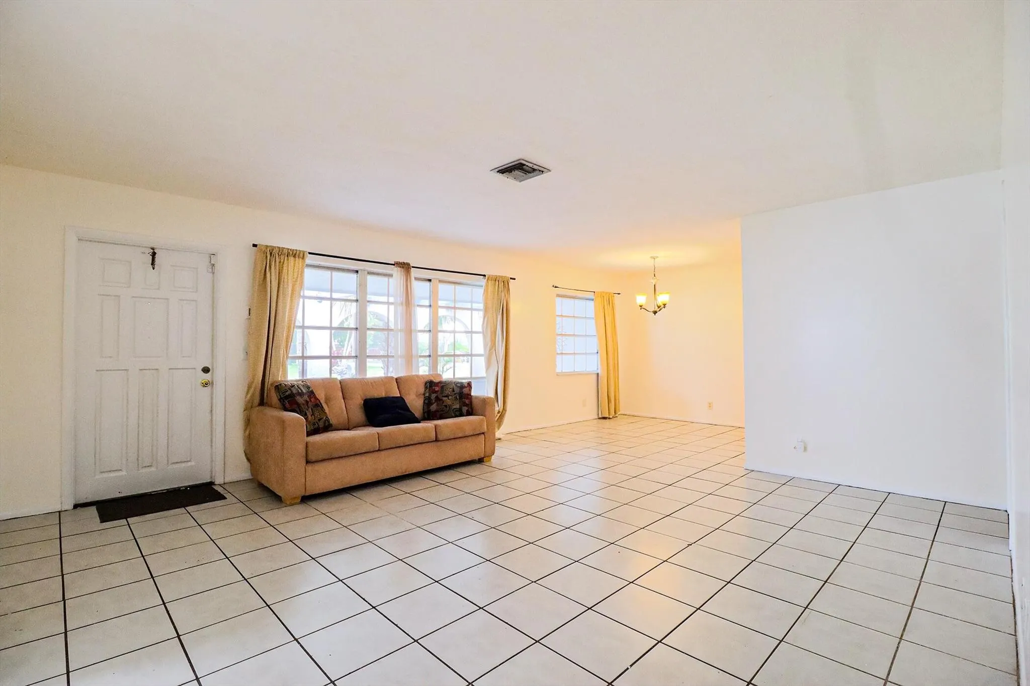 518 Linnet Circle