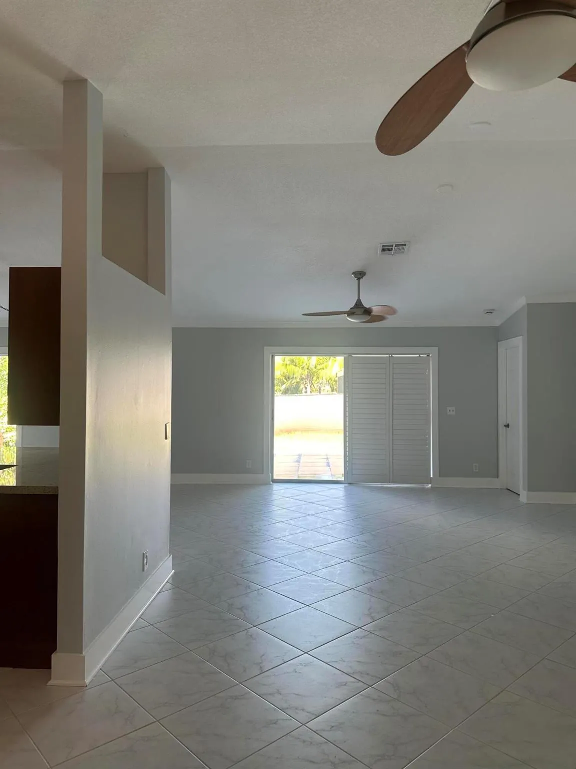 5810 NW 37th Avenue