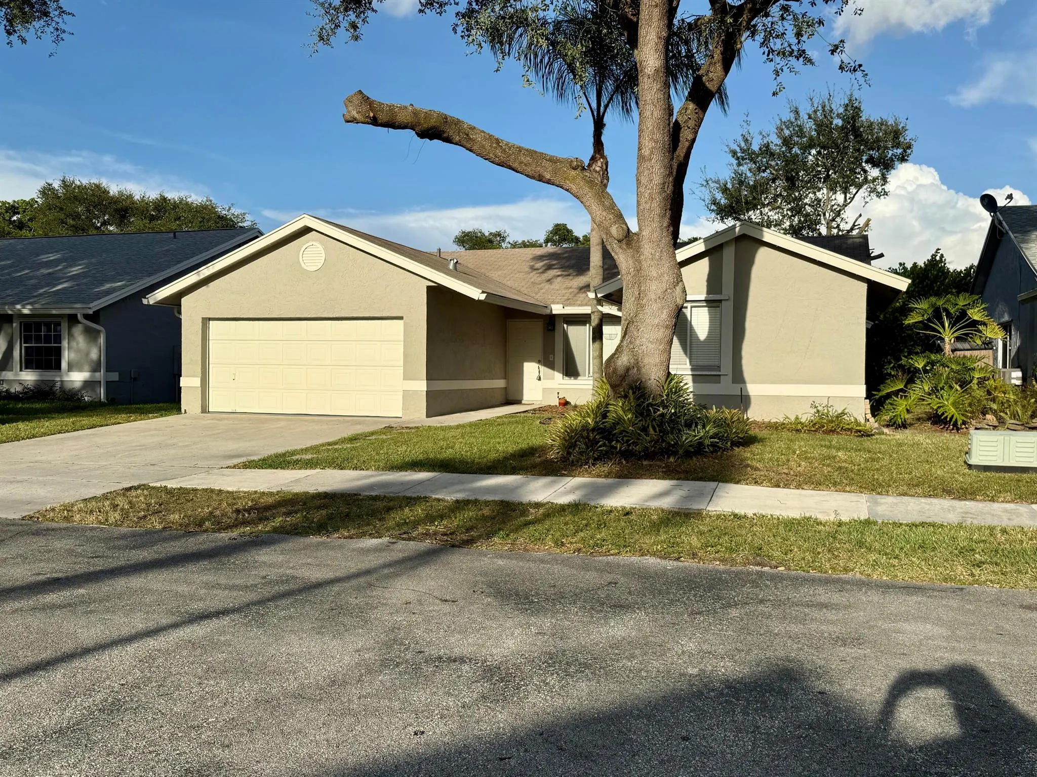 5810 NW 37th Avenue