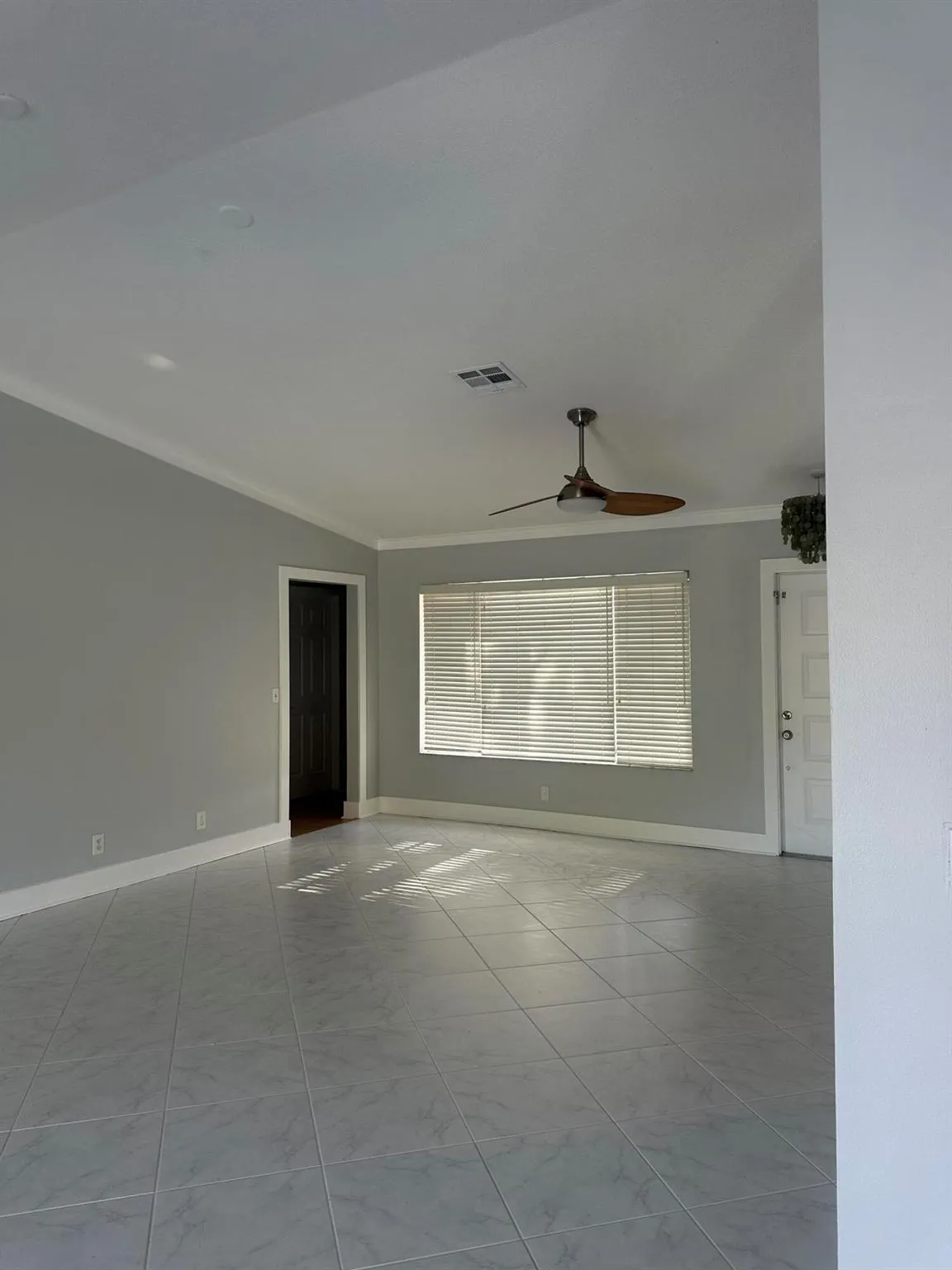 5810 NW 37th Avenue