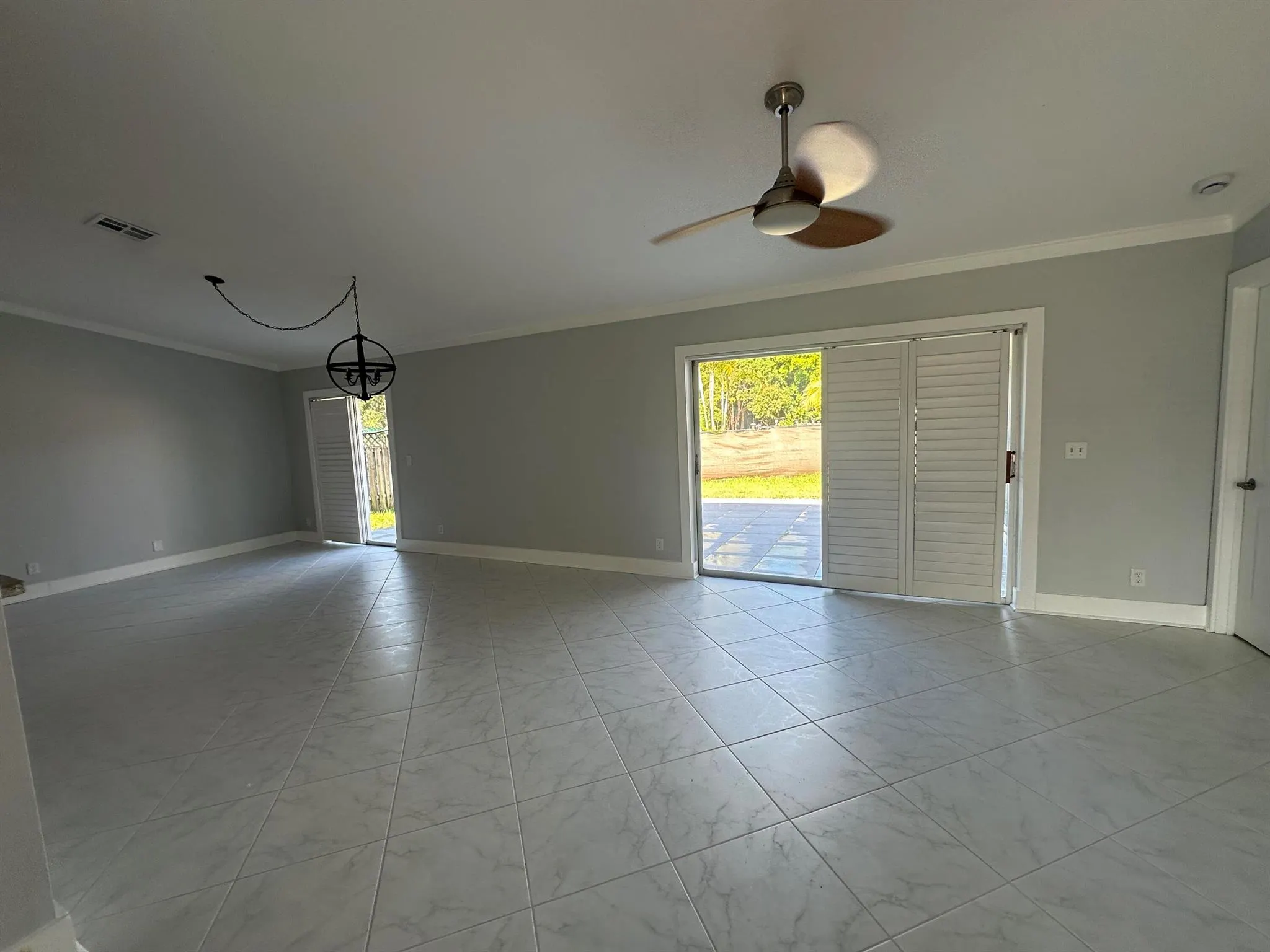 5810 NW 37th Avenue