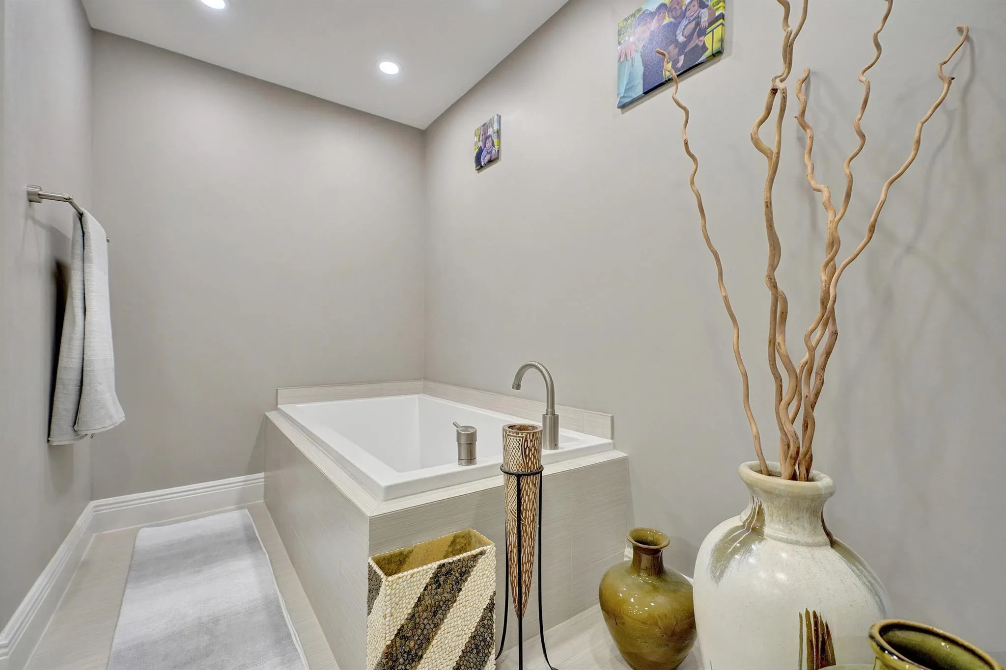 2001 N Ocean Boulevard, #305