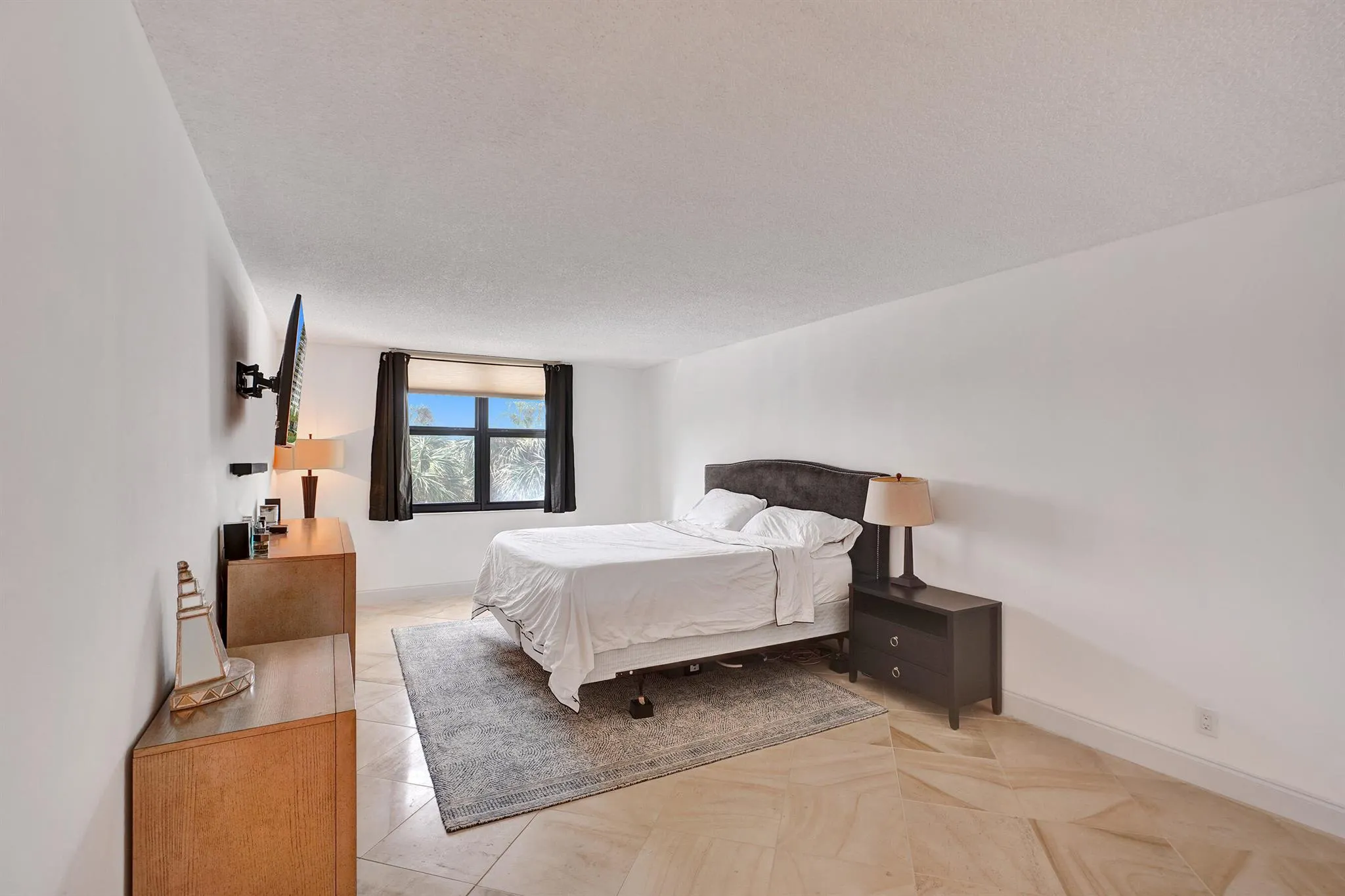 2001 N Ocean Boulevard, #305