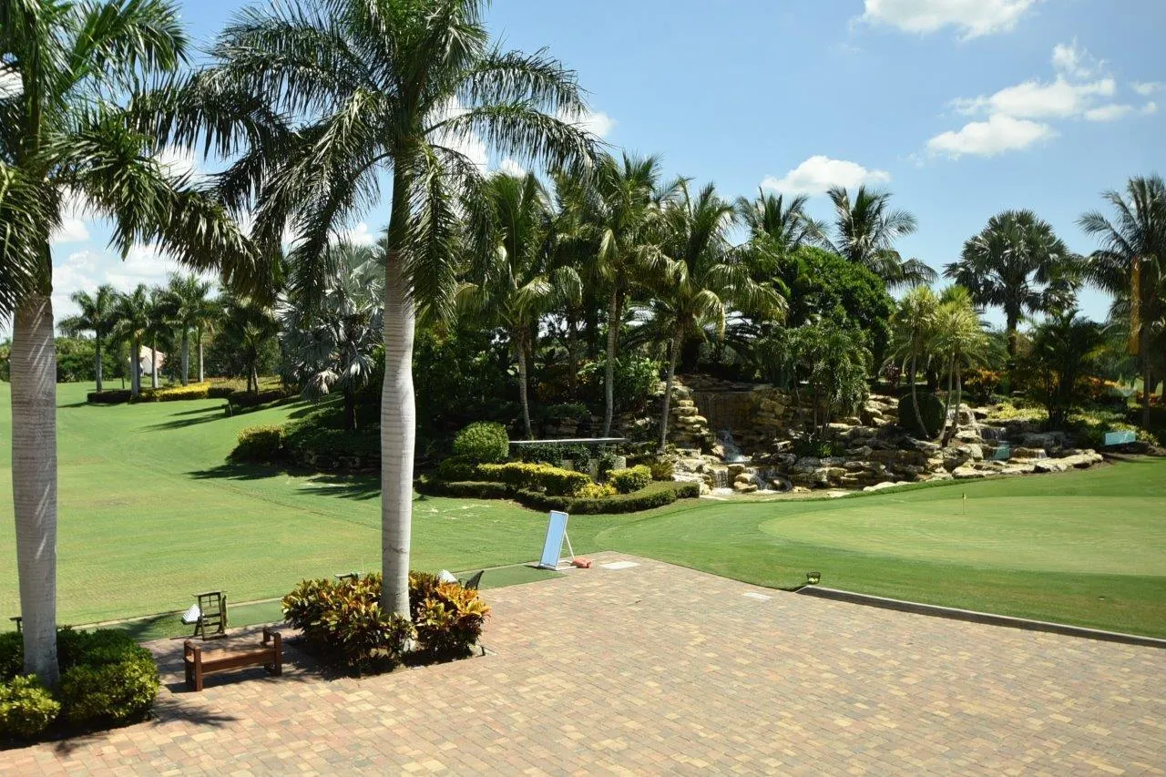15307 Strathearn Drive, #11204