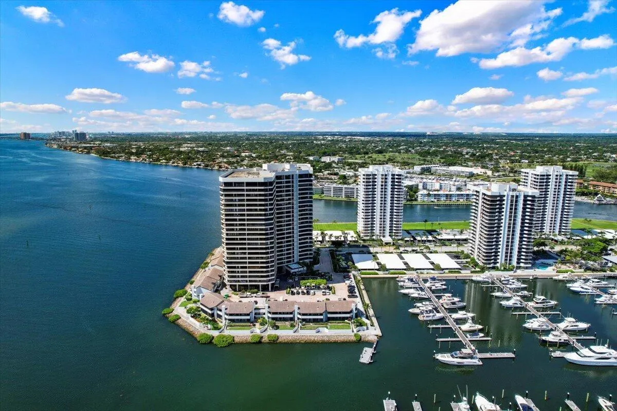 100 Lakeshore Drive, #1154