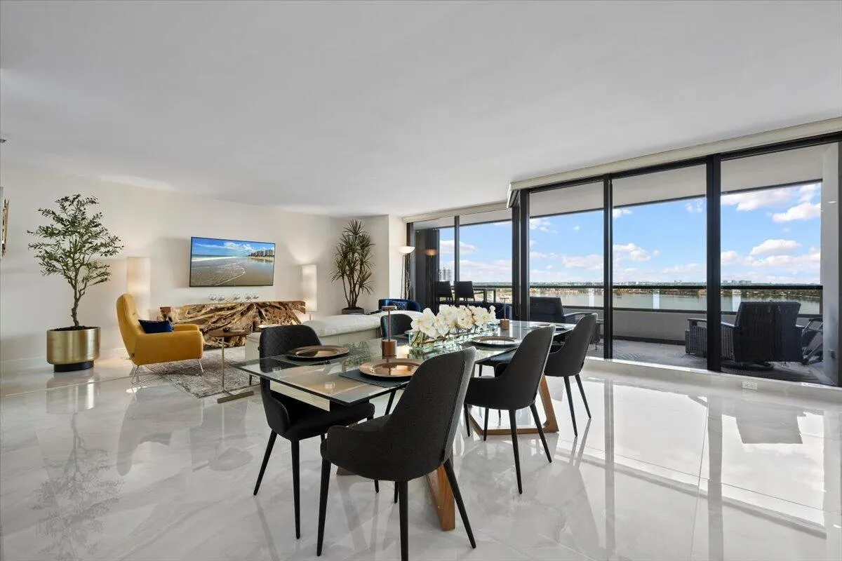 100 Lakeshore Drive, #1154