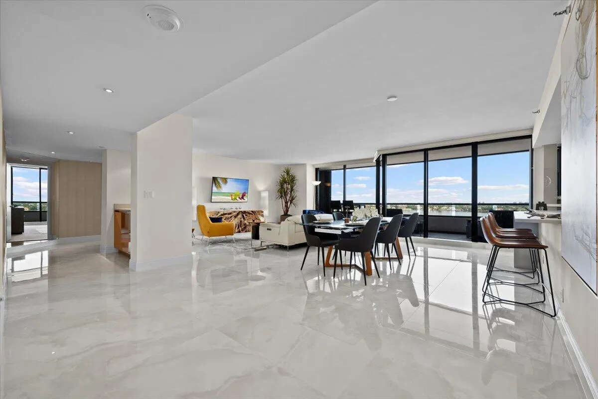 100 Lakeshore Drive, #1154