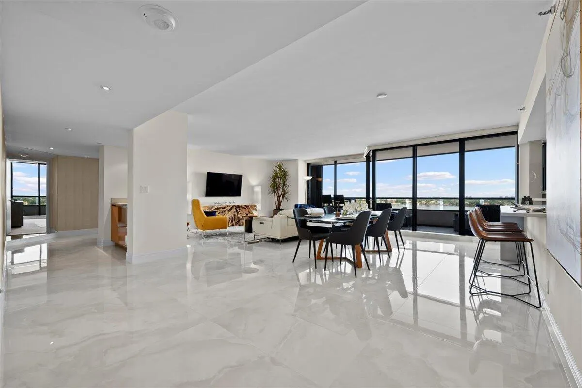100 Lakeshore Drive, #1154