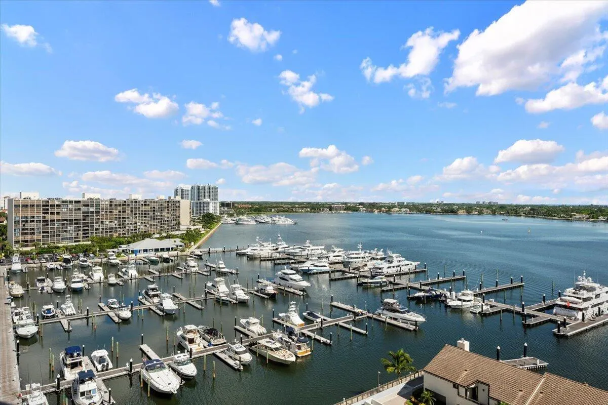 100 Lakeshore Drive, #1154