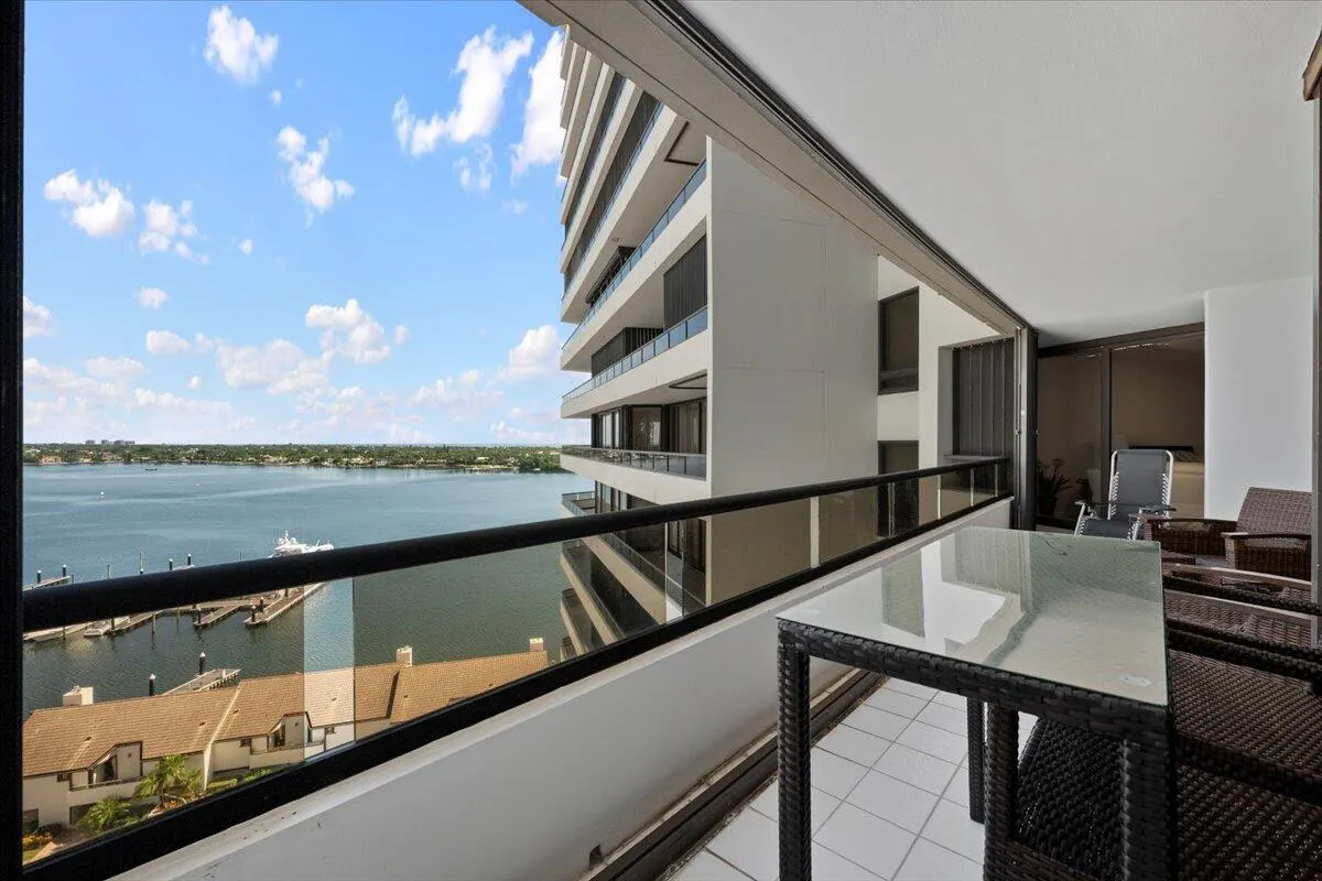 100 Lakeshore Drive, #1154