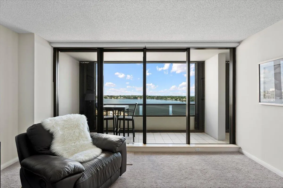 100 Lakeshore Drive, #1154