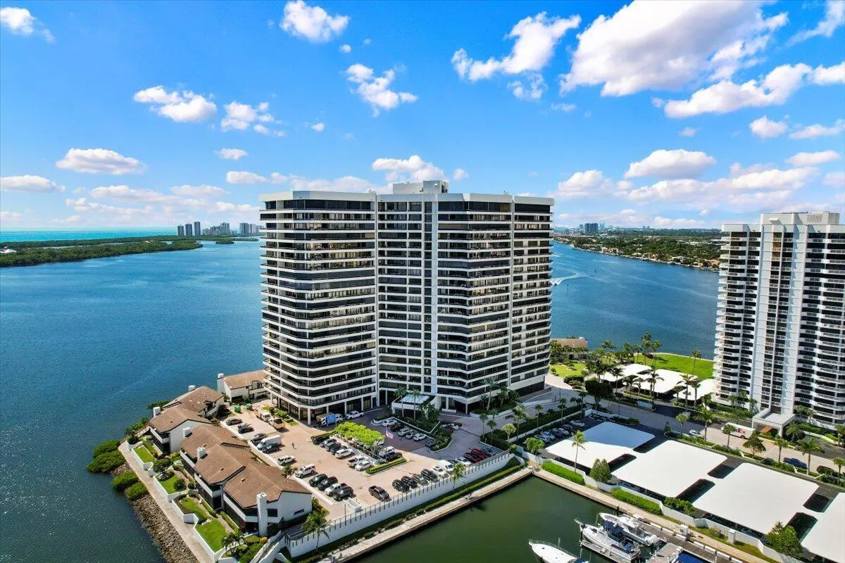 100 Lakeshore Drive, #1154