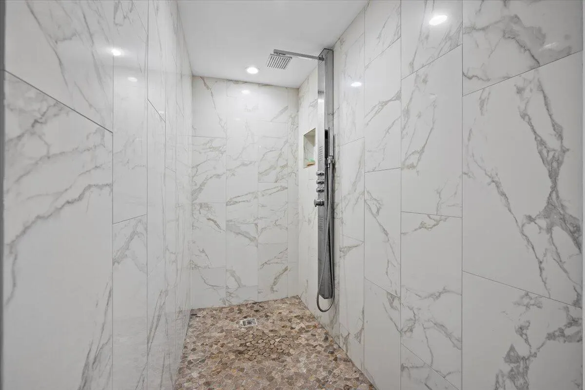 100 Lakeshore Drive, #1154