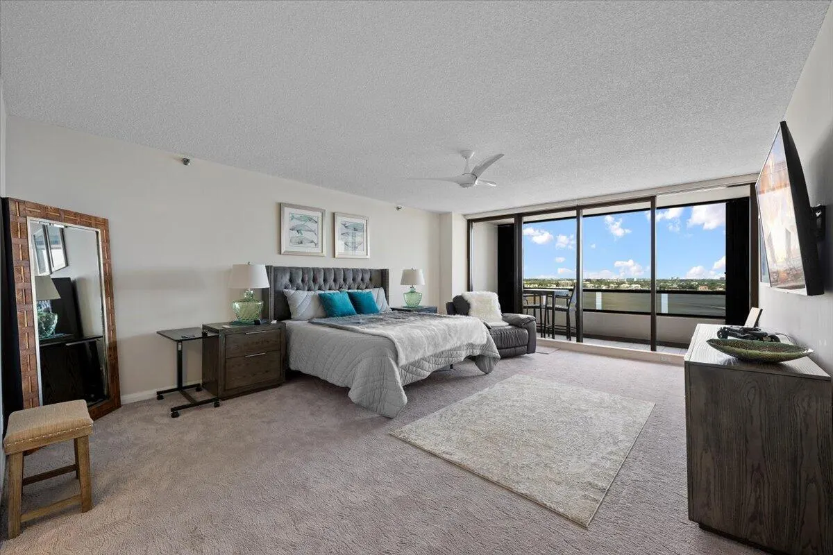100 Lakeshore Drive, #1154