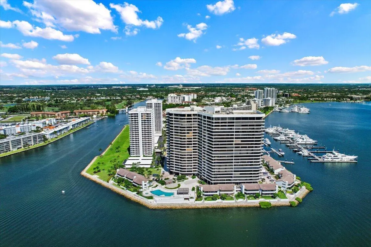 100 Lakeshore Drive, #1154