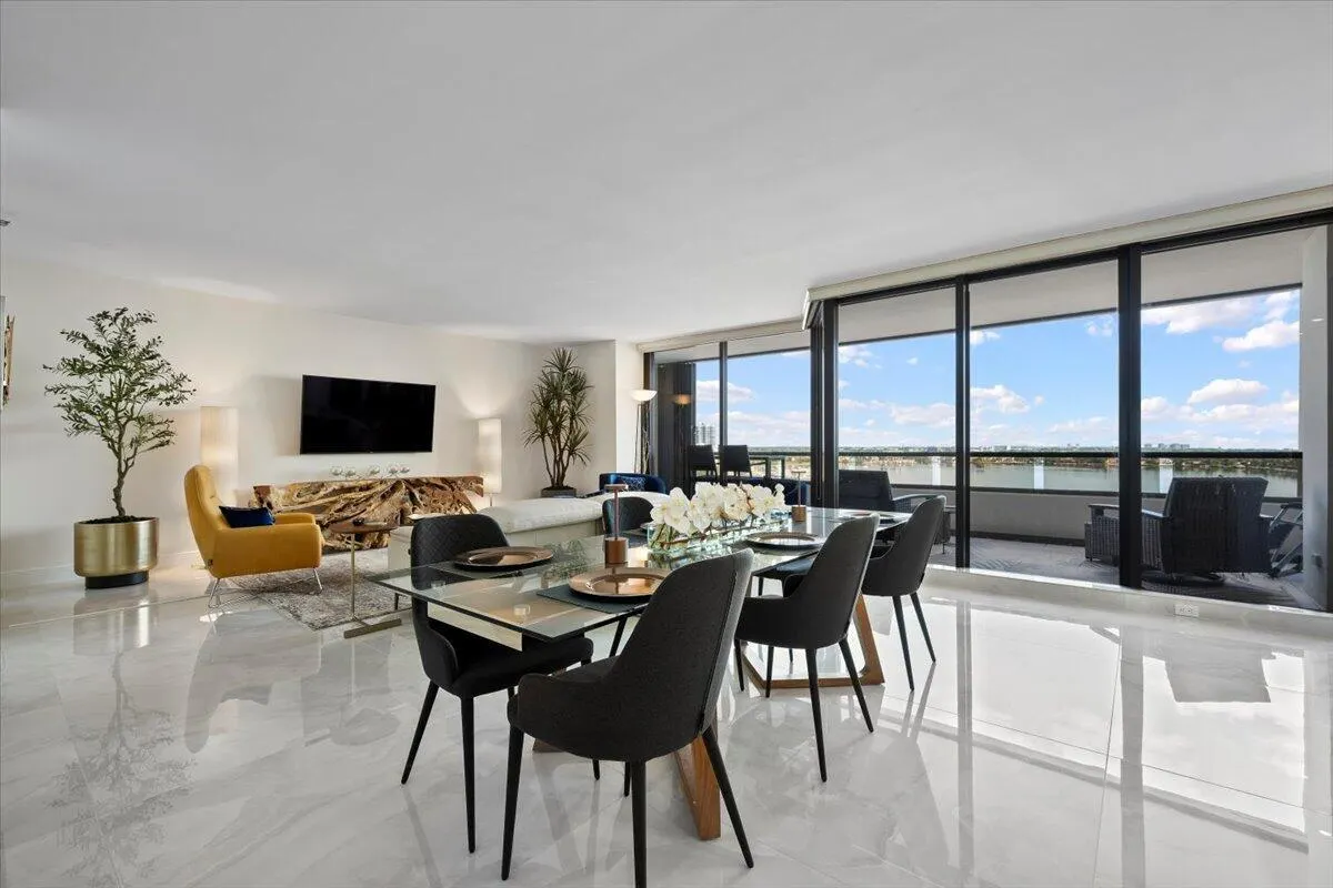 100 Lakeshore Drive, #1154