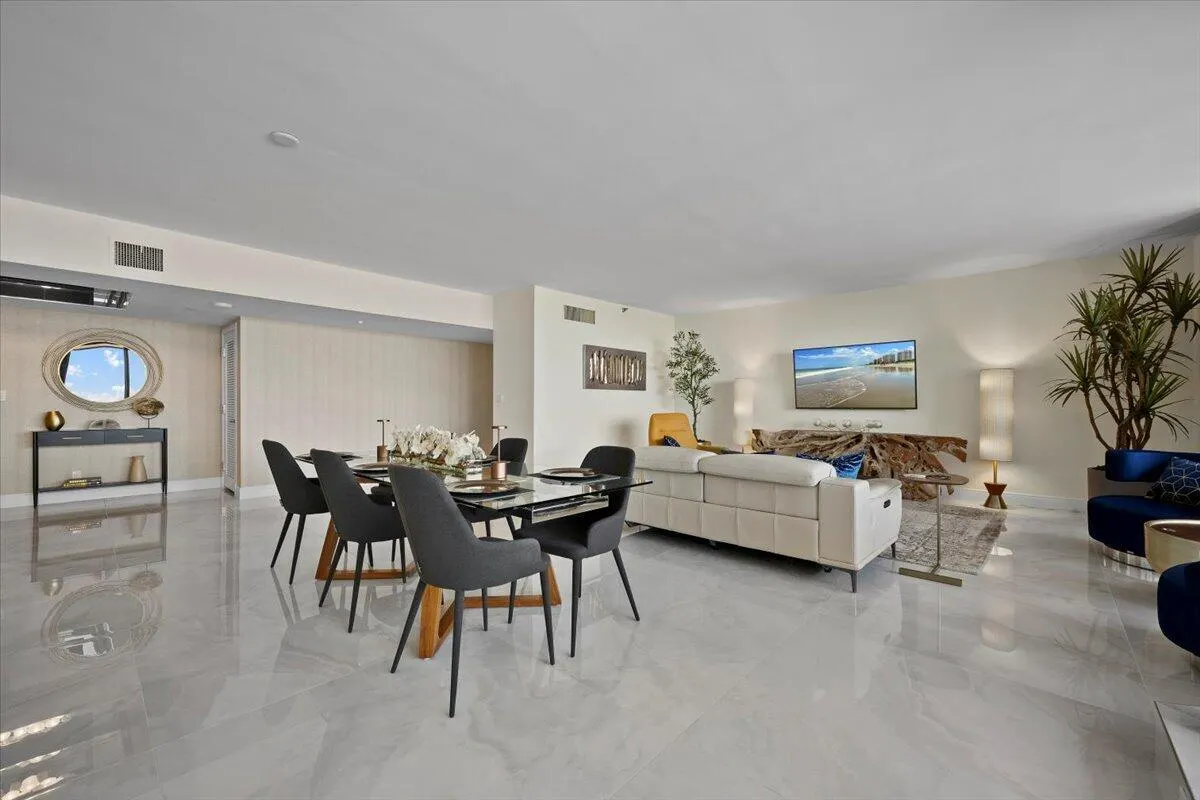 100 Lakeshore Drive, #1154