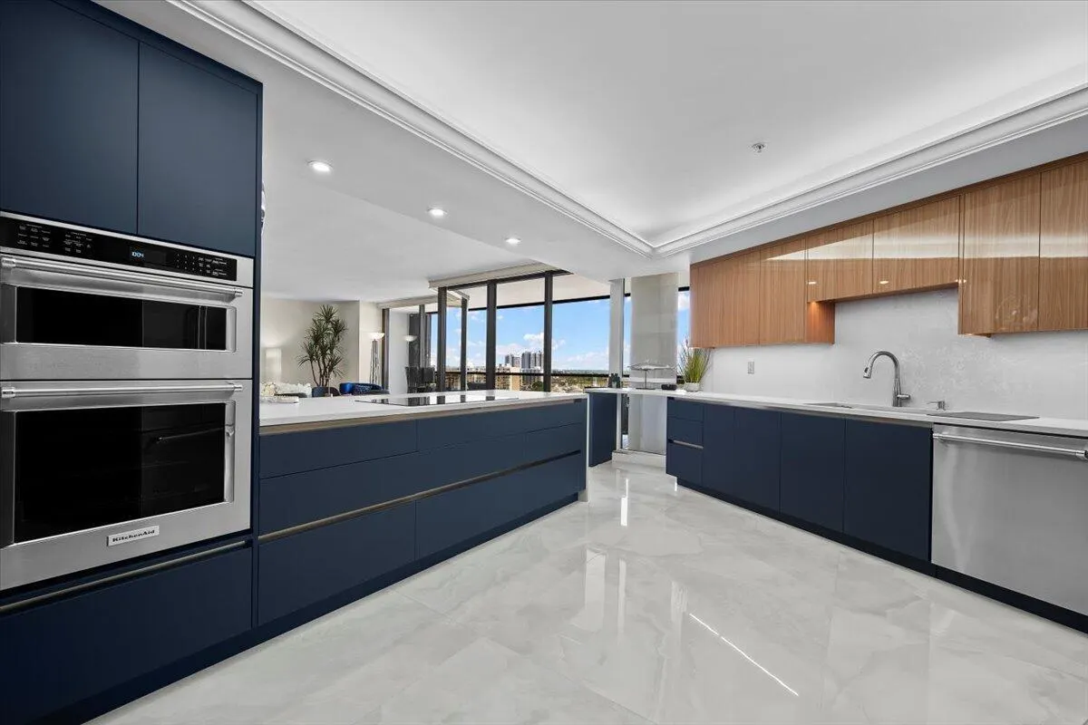 100 Lakeshore Drive, #1154