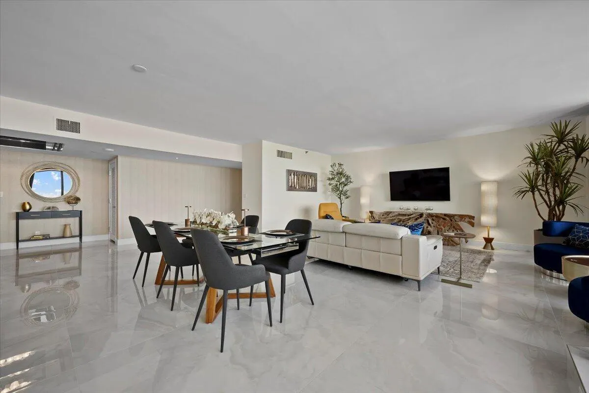 100 Lakeshore Drive, #1154
