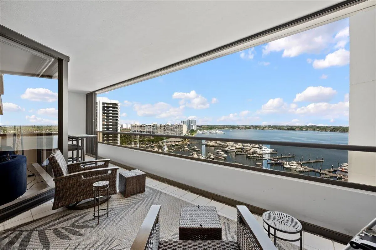 100 Lakeshore Drive, #1154