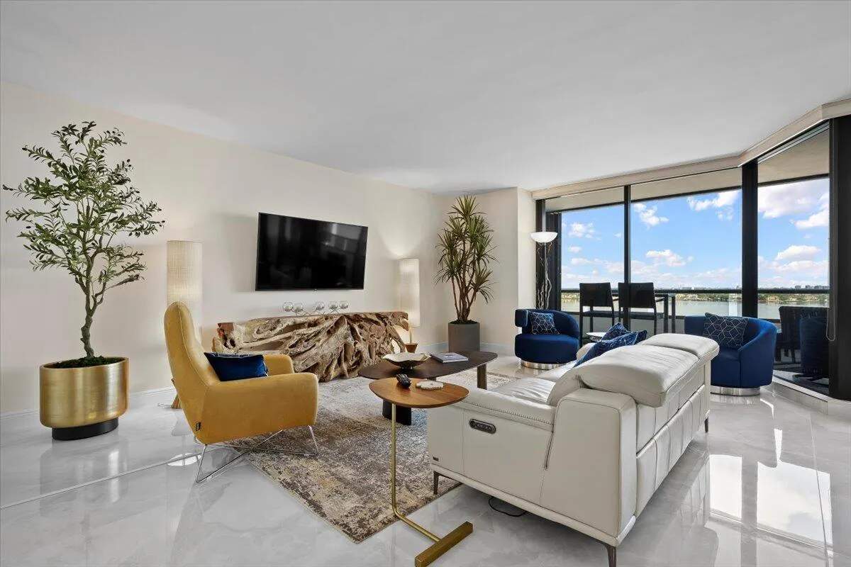 100 Lakeshore Drive, #1154