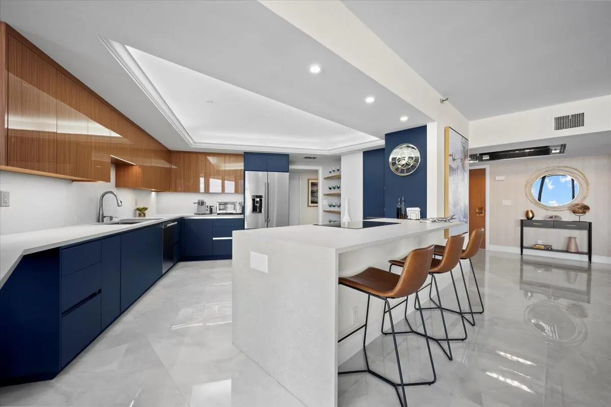 100 Lakeshore Drive, #1154