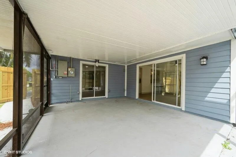 549 NW Salina Ter Terrace