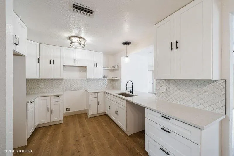 549 NW Salina Ter Terrace