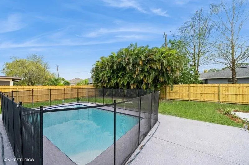 549 NW Salina Ter Terrace