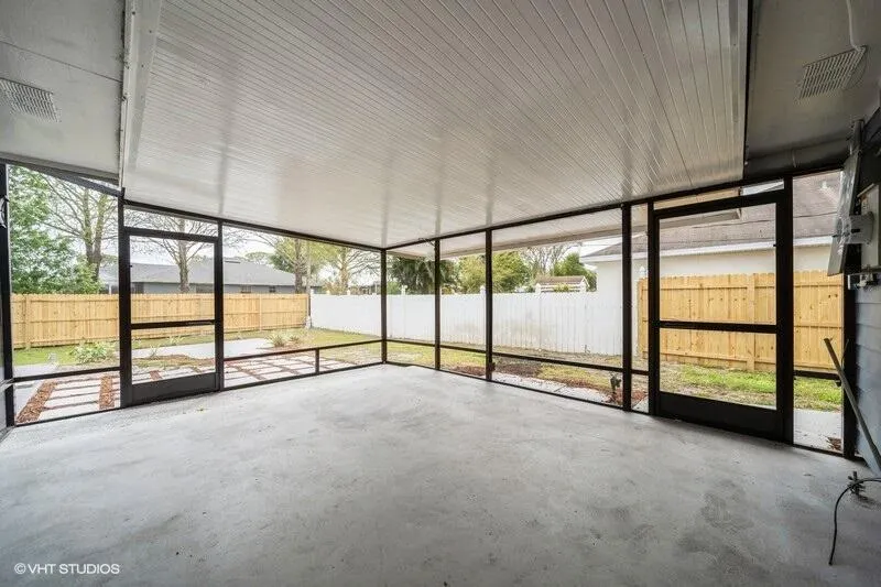 549 NW Salina Ter Terrace