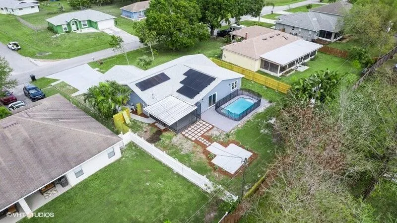549 NW Salina Ter Terrace