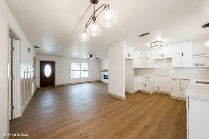 549 NW Salina Ter Terrace