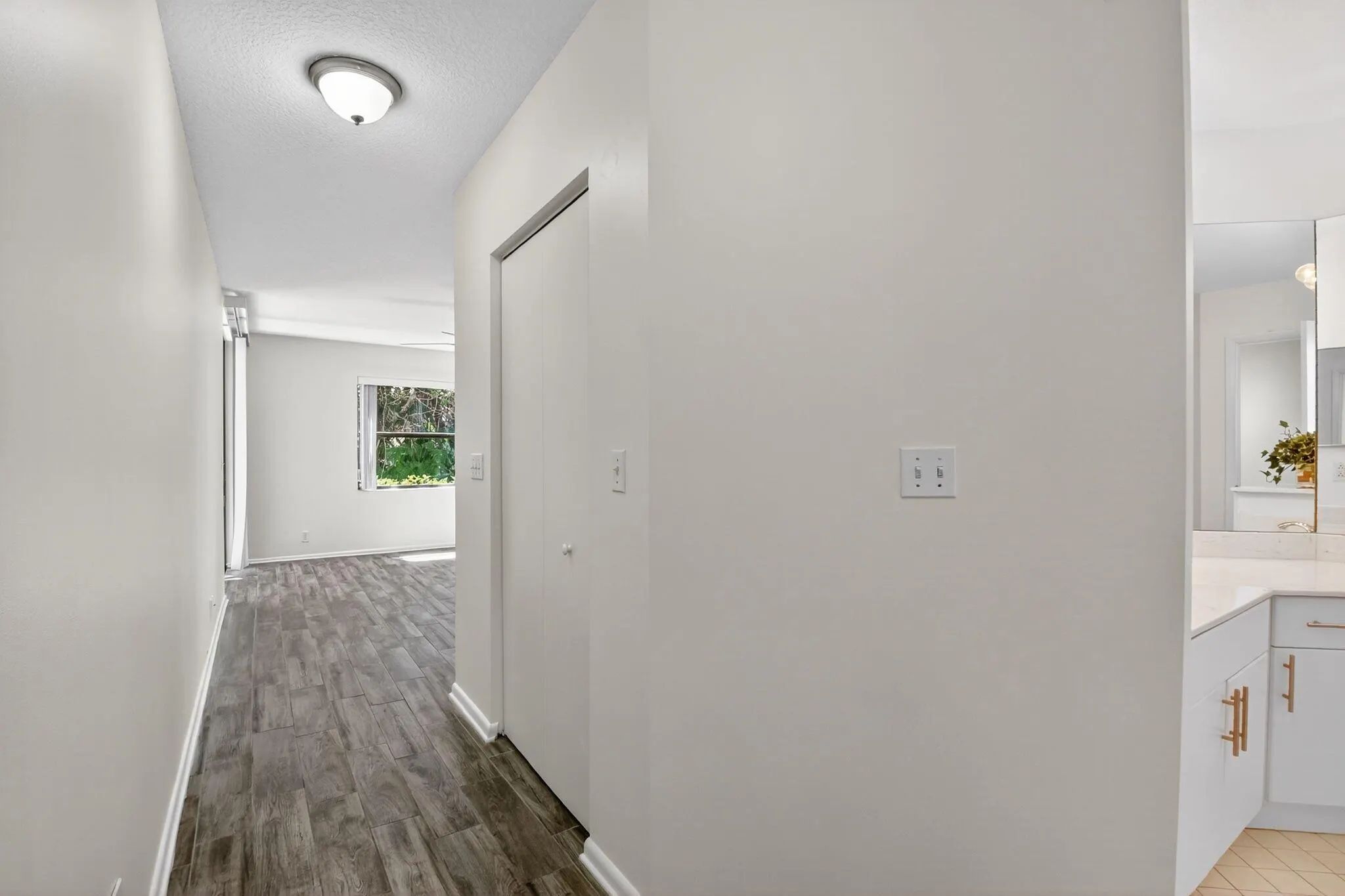 5382 Venetia Court, #D