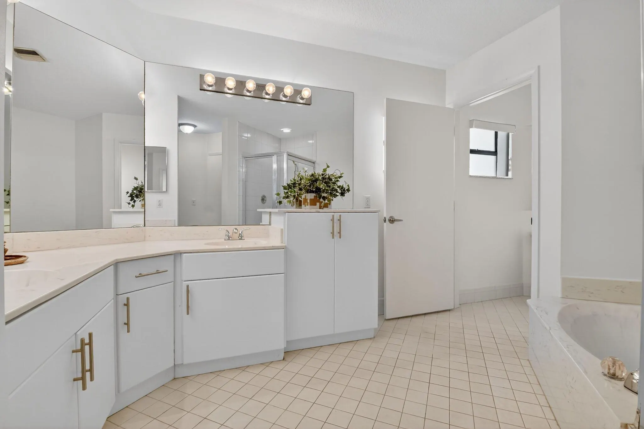 5382 Venetia Court, #D