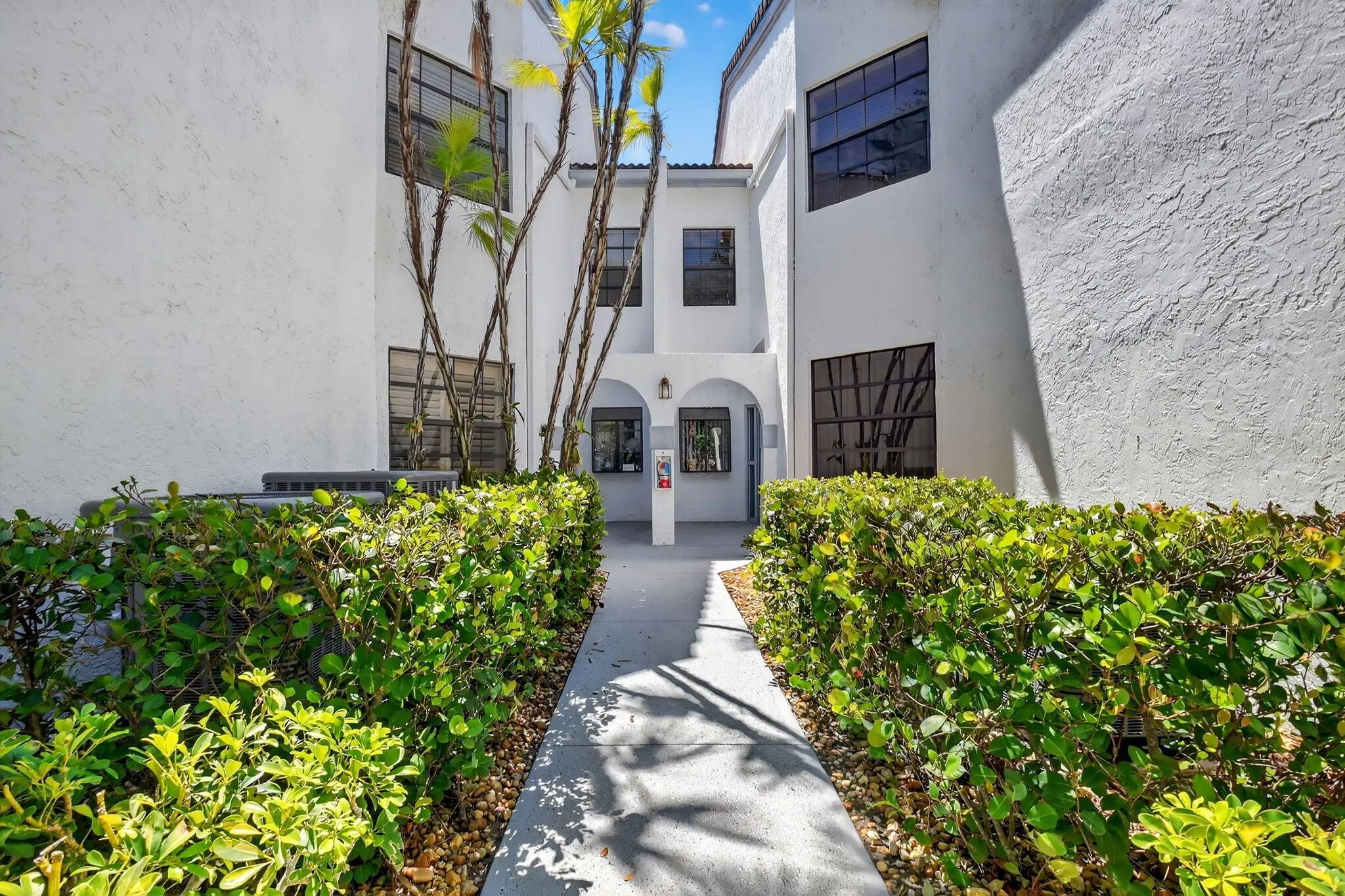 5382 Venetia Court, #D