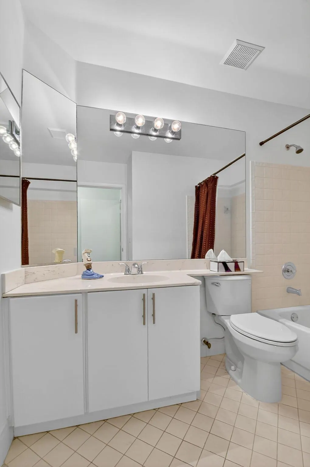 5382 Venetia Court, #D