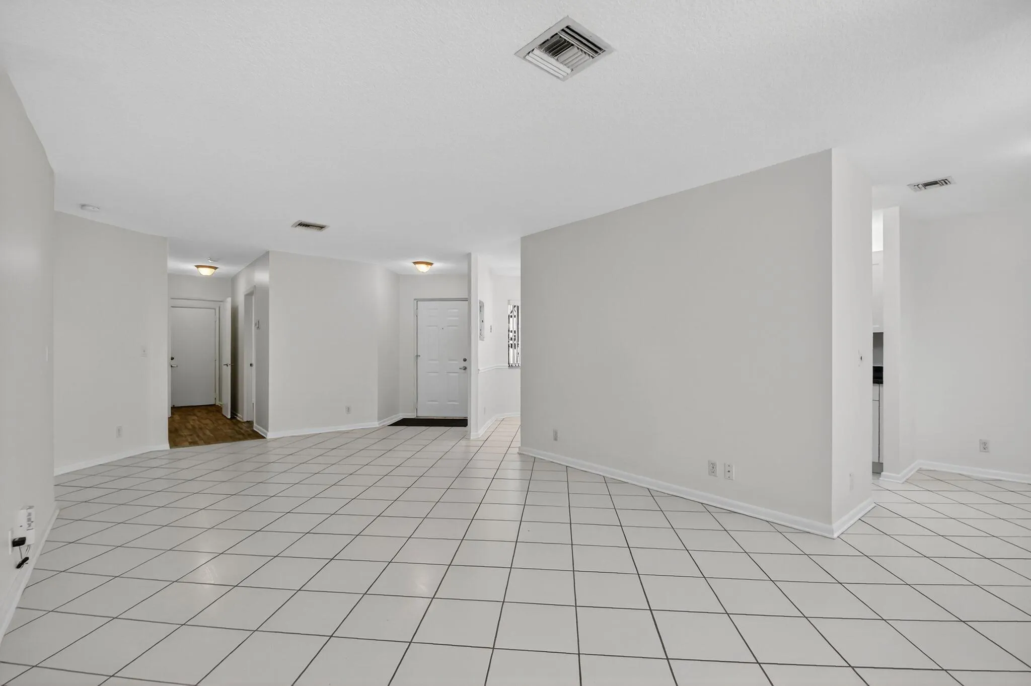 5382 Venetia Court, #D