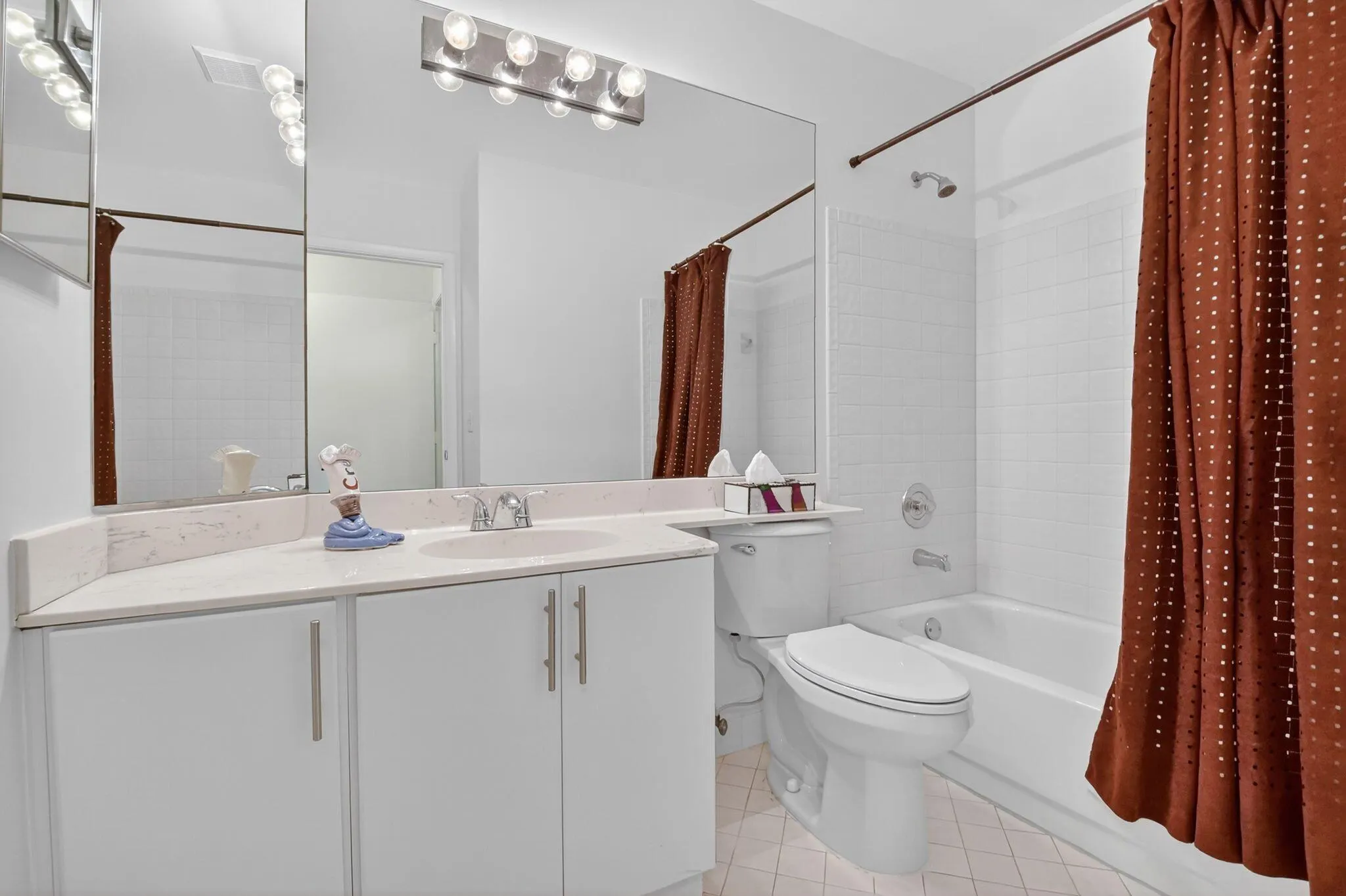 5382 Venetia Court, #D