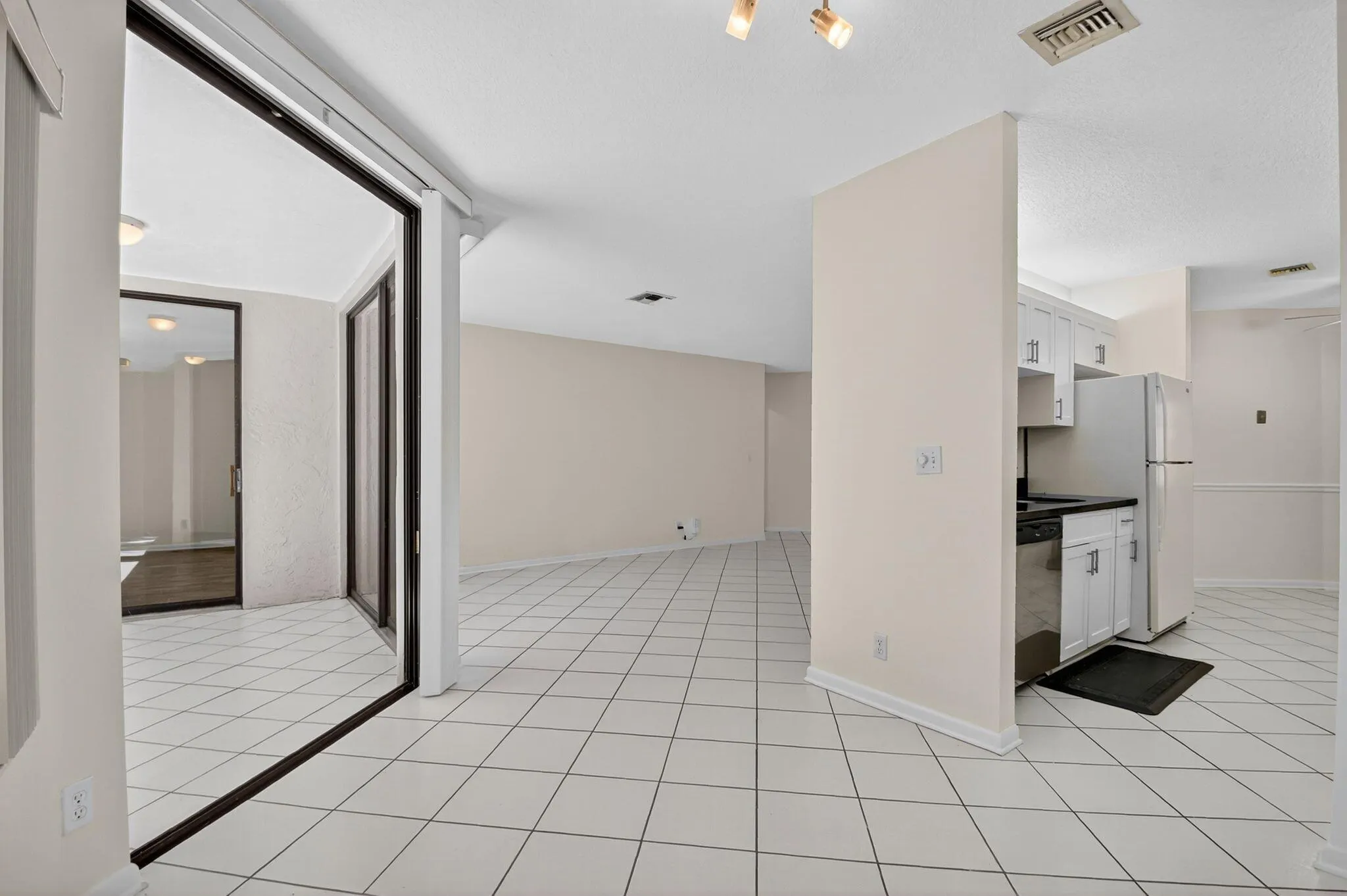 5382 Venetia Court, #D