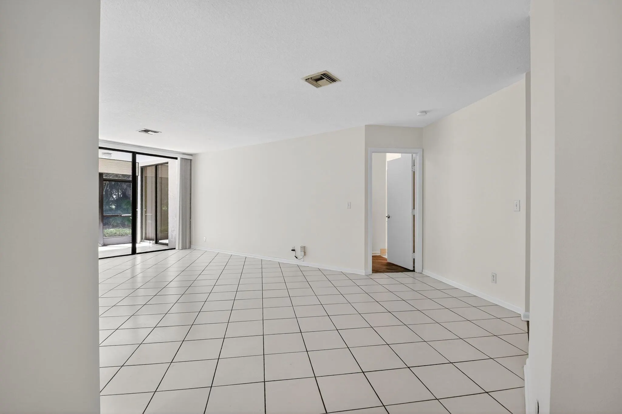 5382 Venetia Court, #D